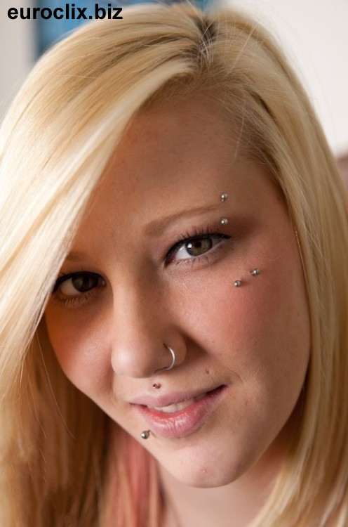 Die gepiercte Jenny aus Hannover